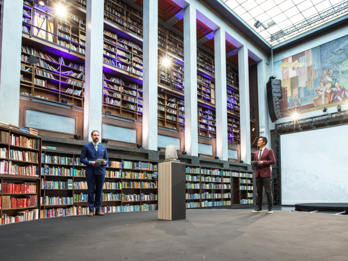 Konferansen ble strømmet fra tidligere Deichman hovedbibliotek, der Christian Strand var programleder. Foto: Kilian Munch 